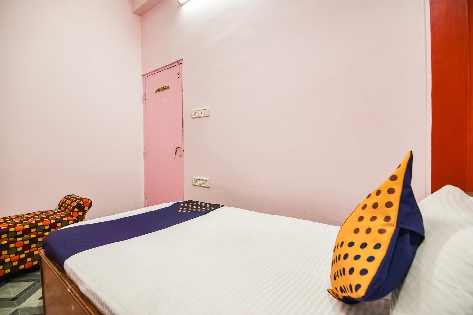 Spot On Hotel Midtown Gondia Luaran gambar
