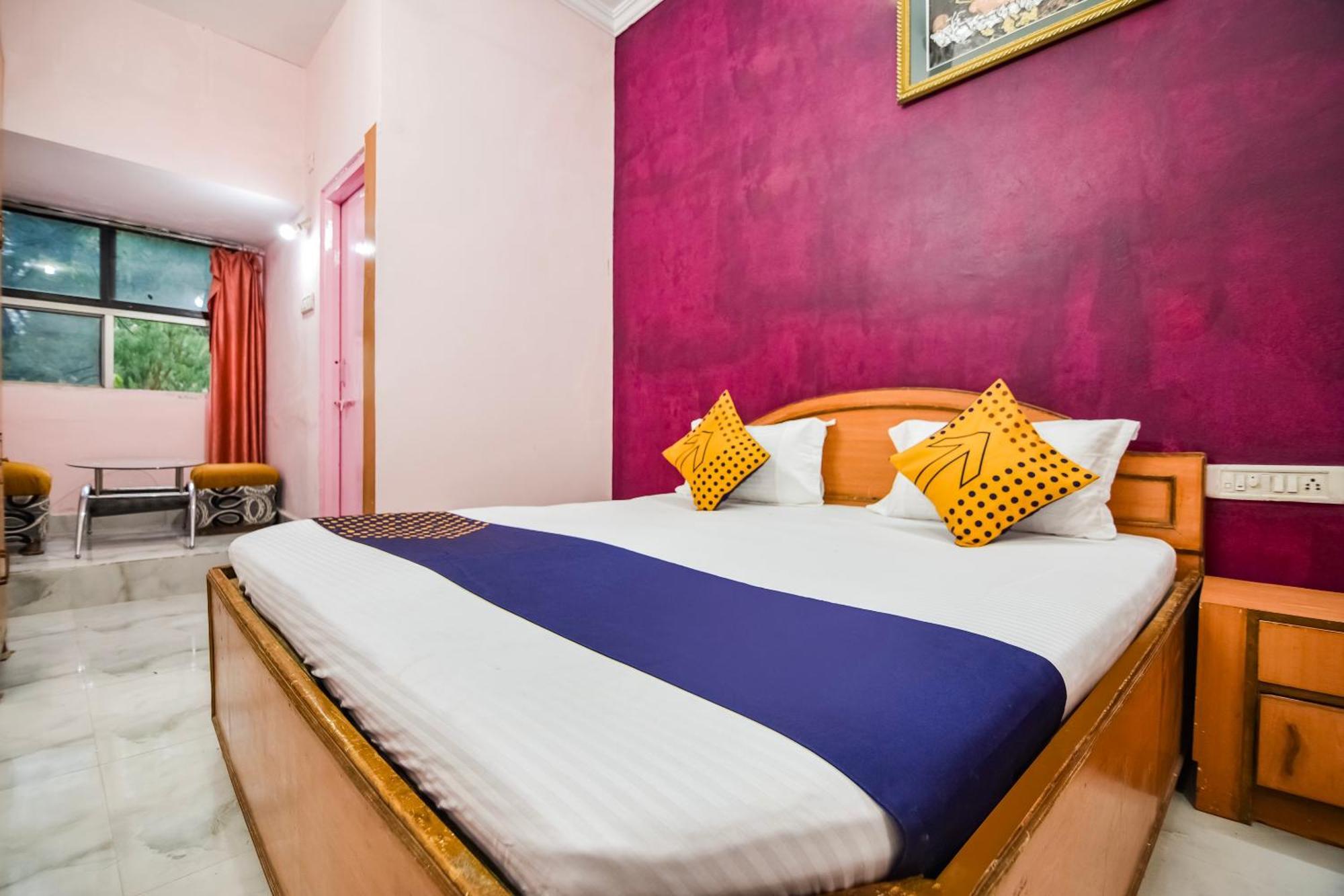 Spot On Hotel Midtown Gondia Luaran gambar