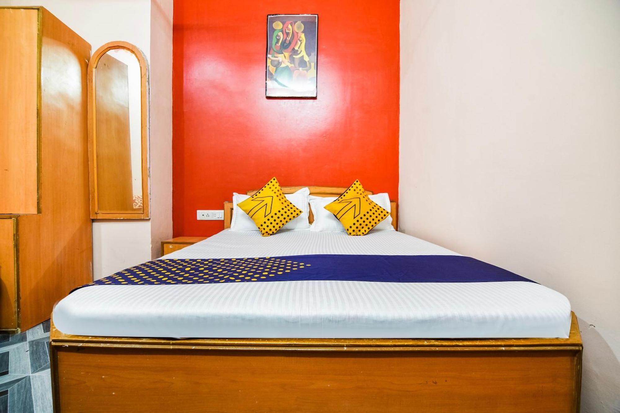 Spot On Hotel Midtown Gondia Luaran gambar