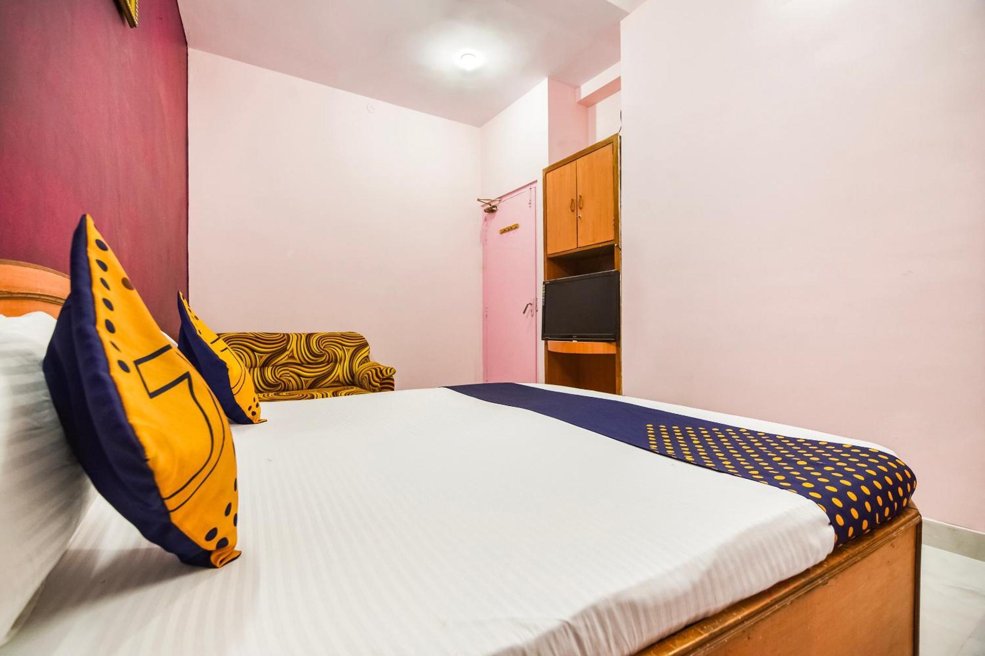 Spot On Hotel Midtown Gondia Luaran gambar