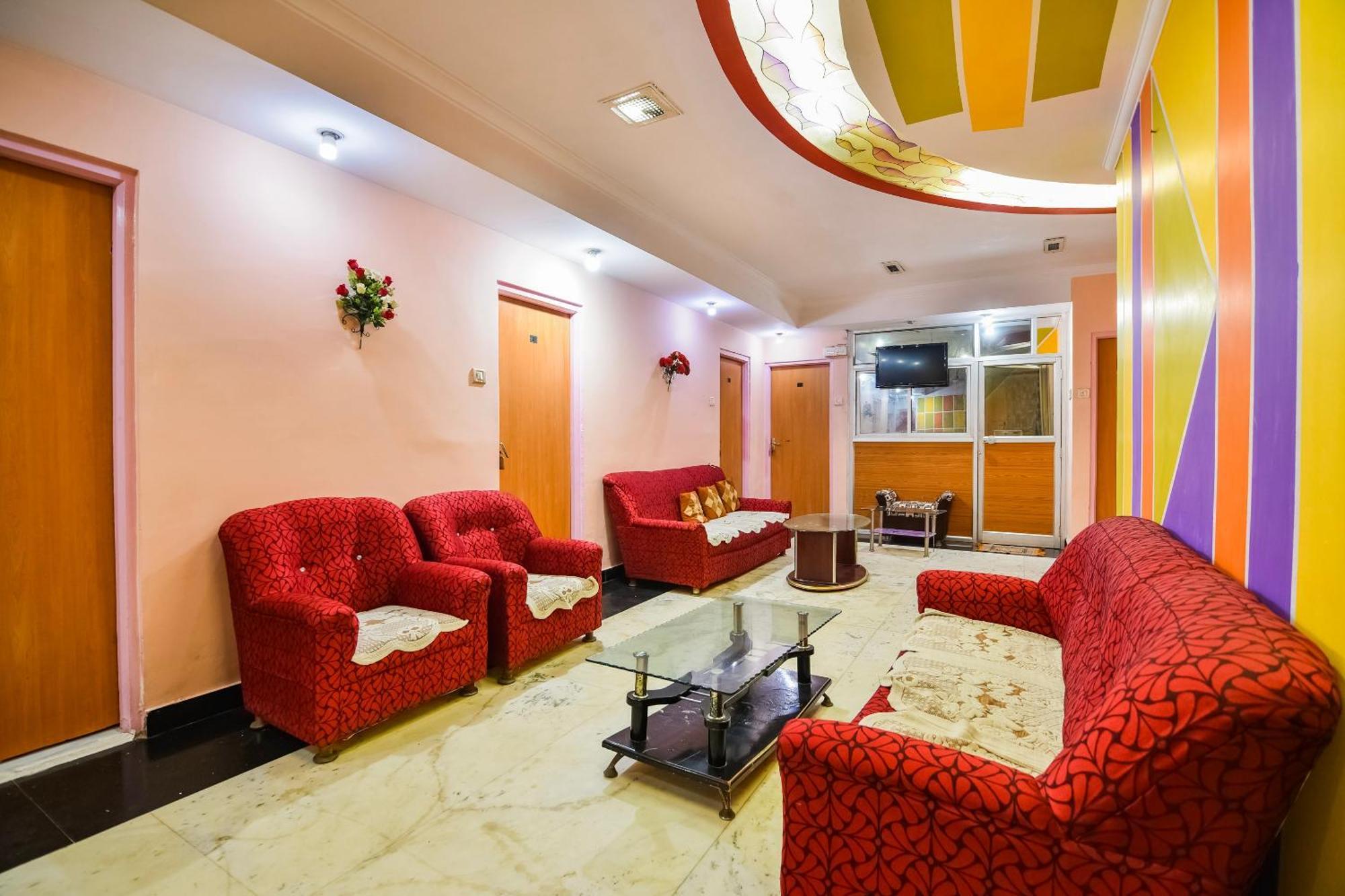 Spot On Hotel Midtown Gondia Luaran gambar